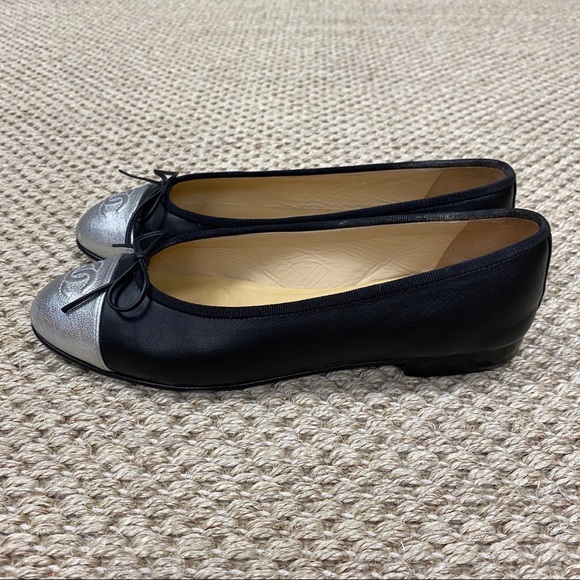 SOLD Authentic Chanel black and silver ballet flats - Picture 6 of 12